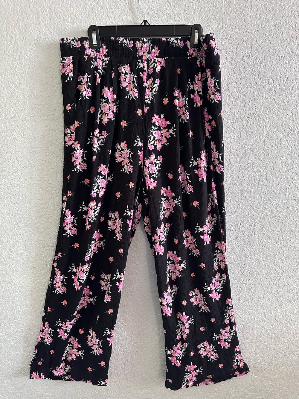 Torrid Floral Crinkle Gauze Wide Leg Pants Size 1 (14/16) Black Pink Pockets